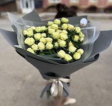 Букет Белые кустовые розы Солинеро в Чугуевке